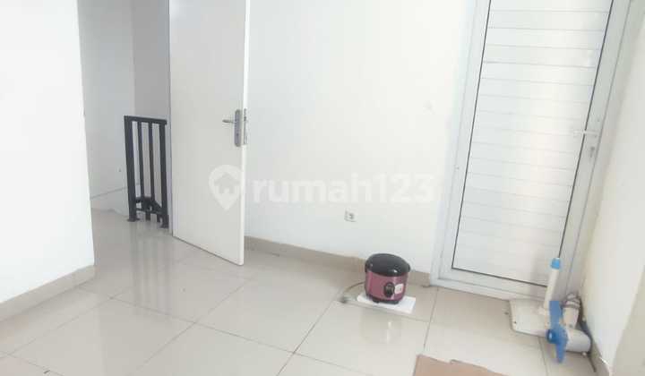 Ready-to-Use 2-Story Strategic Ruko Green Aryana Bagus in Karawaci 2