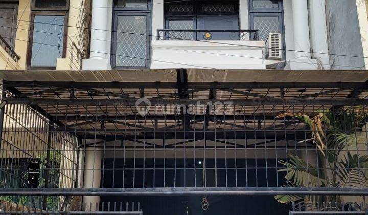 Rumah 3 Lantai Menarik Dan Bagus di Jelambar Grogol Petamburan Jakarta Barat 1