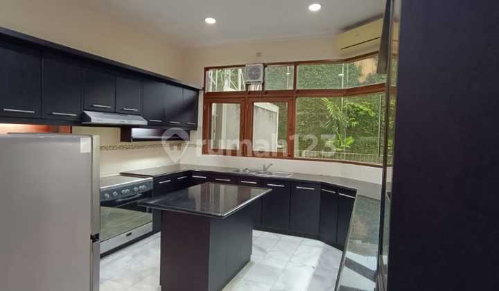 Rumah 2 Lantai Dengan Kolam Renang di TB Simatupang Jakarta Selatan - Dekat Transportasi Umum 2