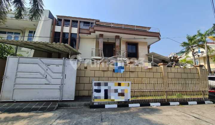 Rumah 3 Lantai Mewah Dan Terawat Siap Huni Di Kedoya, Jakarta Barat 1