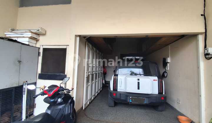 Dijual Rumah Mewah 5 Menit Dari Jalan Tol JORR di Semper 2