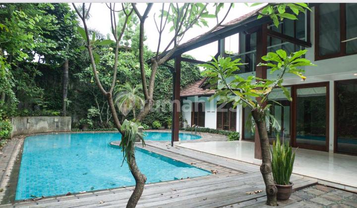 Dijual Rumah Megah With Pool di Kemang Jakarta Selatan