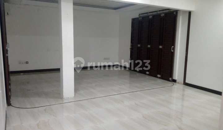 Dijual Rumah Mewah 3 Lantai di Grand Prima Bintara Bekasi Barat - Lokasi Strategis 2