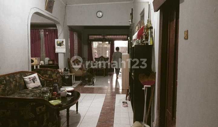 Rumah Strategis Cocok untuk Rumah Kost di Salemba Jakarta Pusat 2
