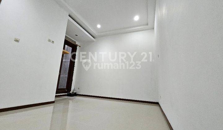 Rumah Jakarta Timur Pondok Bambu Minimalis Cantik Siap Pakai 2