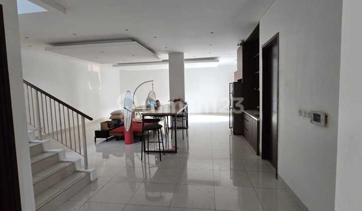 Dijual Rumah 2 Lantai Dalam Kawasan Elite di Cluster Palm Spring