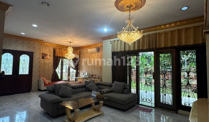 Rumah Besar Hook Duren Sawit Jakarta Timur