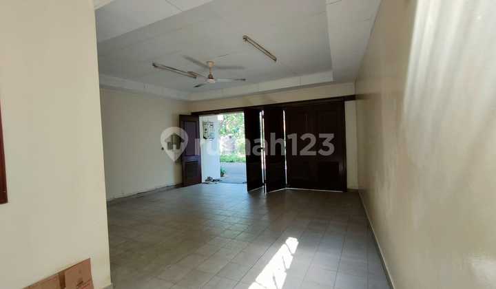 Rumah Mewah Furnished di Kemang Selatan, Jakarta Selatan - Private Pool & Siap Huni 2