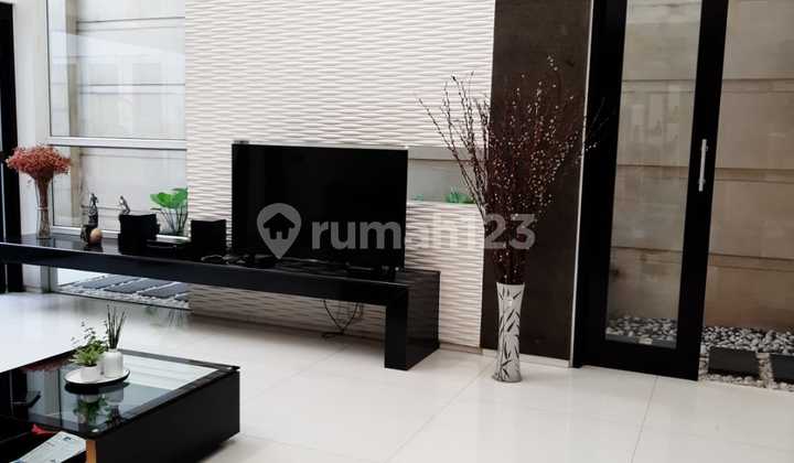 Dijual Rumah Bagus Semi Furnish di Kelapa Gading