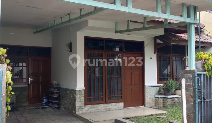 Ready-to-Occupy Minimalist House, Strategic Location in Antapani Complex.