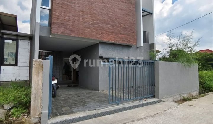 New 2-Story House with Modern Industrial Concept in Cisaranten Arcamanik