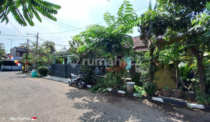 Ready-to-Occupy Minimalist House, Strategic Location in Antapani Complex. 2