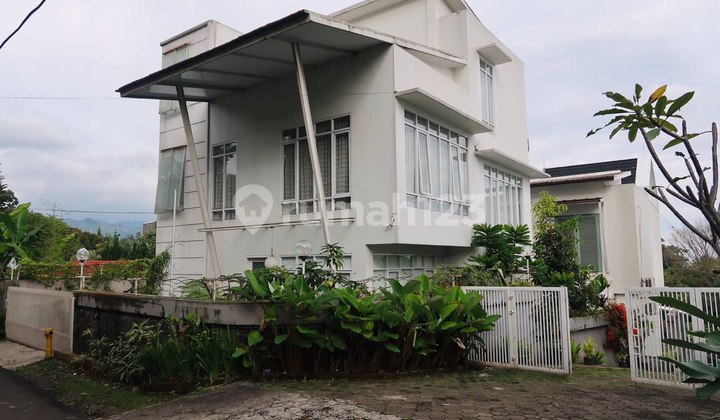 Rumah Mewah Dengan City View Lingkungan Nyaman Di Dago 