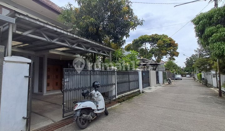 Spacious and Lush House Ready to Occupy in Batununggal Wing