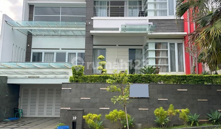 Rumah Mewah Villa Dago Resort Pakar Lingkungan Nyaman & Asri