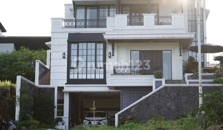 Rumah Mewah 3 Lantai Semi Furnished Dago Pakar Resort Prime Location