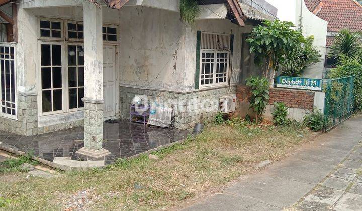 Rumah Tua Anggrek Dengan Lokasi Strategis 1