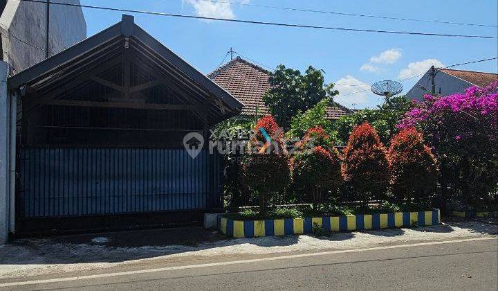 Rumah Hook Bangunan Terawat di Jl Pulau pulau Malang 1