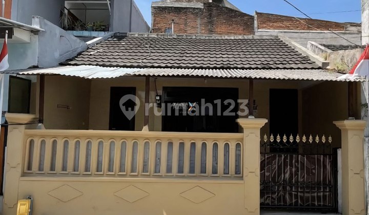 HOUSE IN THE SAWOJAJAR 1 LAKES MALANG CITY