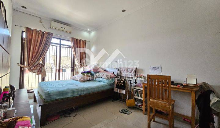 Rumah 2 Lantai Semi Furnished SHM di Graha Raya Tangerang Selatan 2