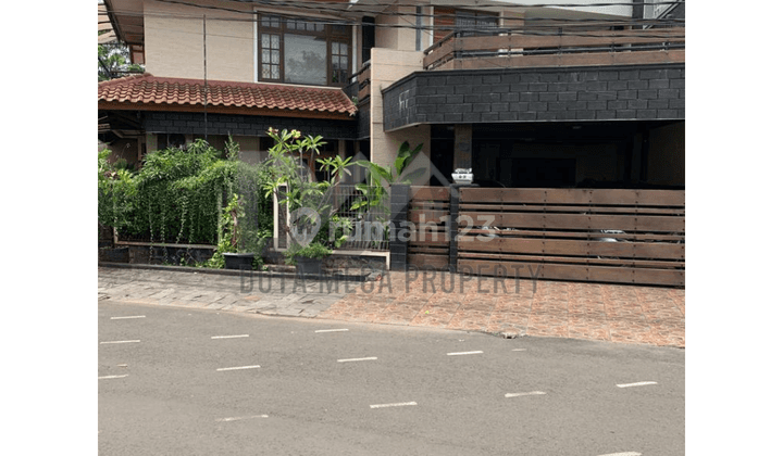 Rumah 2 Lantai Bagus Furnished SHM di Jagakarsa, Jakarta Selatan 2