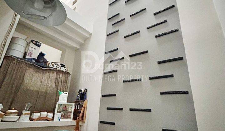 Rumah 2 Lantai Bagus Semi Furnished SHM di Graha Raya 2