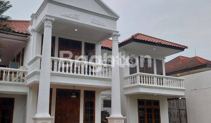 RUMAH 2 LANTAI DENGAN HALAMAN LUAS DAN KOLAM RENANG BESAR DI PONDOK INDAH 1