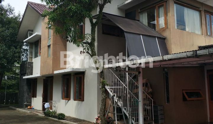 RUMAH BERHALAMAN LUAS DI CISITU DAGO BANDUNG RUMAH BERHALAMAN LUAS DI CISITU DAGO BANDUNG