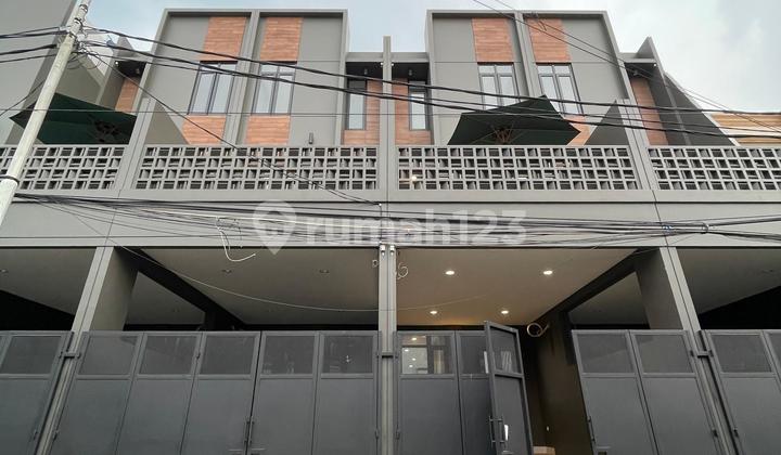 Turun Harga Dijual Rumah Brand New Jakarta Barat Cakep Shm