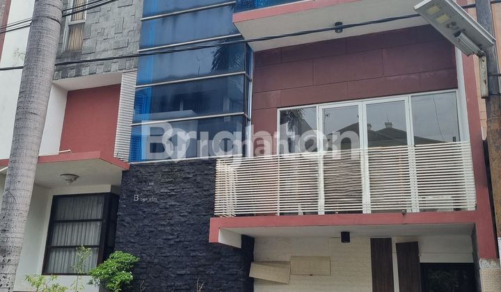 RUMAH STRATEGIS DI PESONA KHAYANGAN