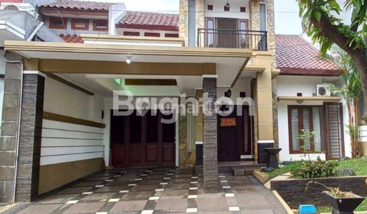 RUMAH ASRI DAN STRATEGIS DI PESONA KHAYANGAN 1