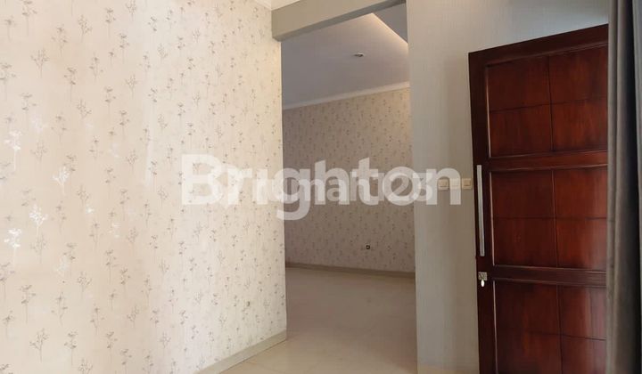 RUMAH STRATEGIS DI PESONA KHAYANGAN 2