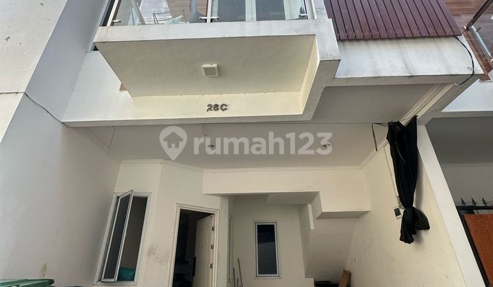 DIJUAL RUMAH 3 LANTAI dalam Cluster di Kawasan Elit Cempaka Putih Tengah dekat Apartemen Arandra 2