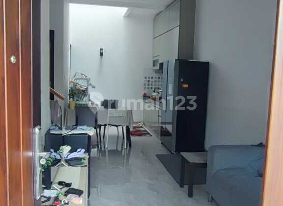 DIJUAL RUMAH 3 LANTAI DI Jagakarsa Jakarta Selatan
