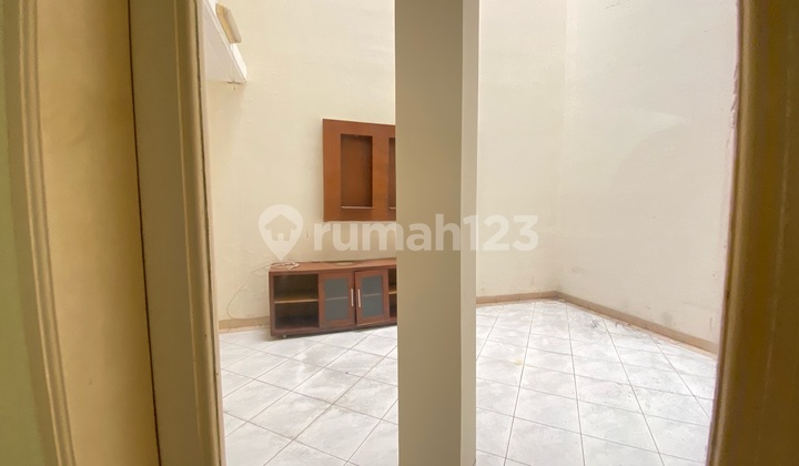 Disewakan Dijual Rumah 2 Lantai  2