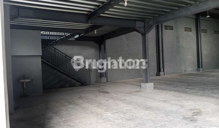 WAREHOUSE ON THE SOUTH RING ROAD