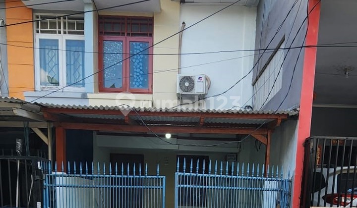 Neat house for rent, ready to occupy in Taman Palem Lestari. Neat house for rent, ready to occupy in Taman Palem Lestari.