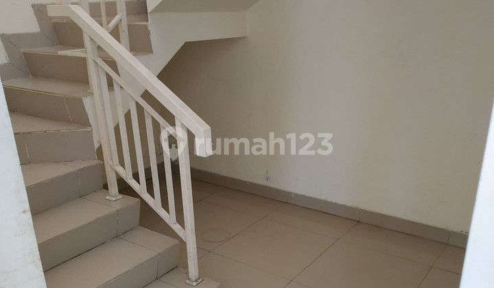 Rumah bagus siap huni rapih di Taman Surya 5 2