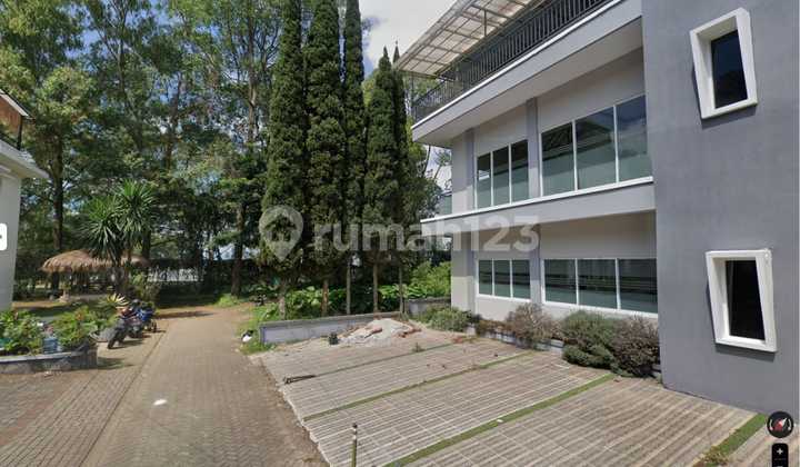 DIJUAL VILLA EKSKLUSIF DI PARONGPONG, BANDUNG – ROOFTOP BBQ & VIEW ALAM