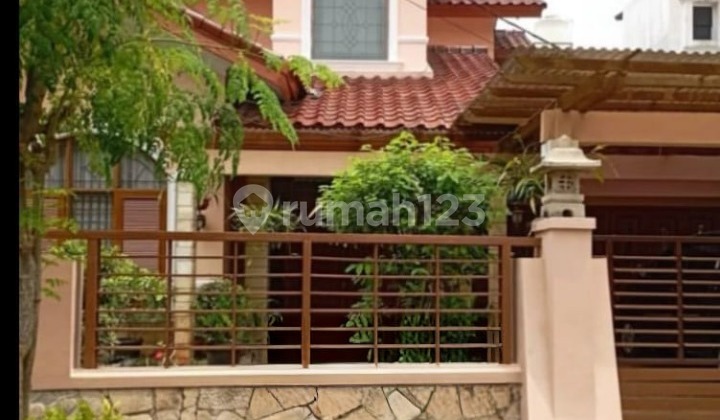 DIJUAL Rumah klasik dengan desain elegan, suasana nyaman, dan detail yang menawan