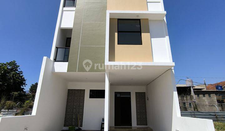 Rumah Baru 2,5 Lantai Modern Dengan Rooftop Dalam Cluster Di Antapani 2