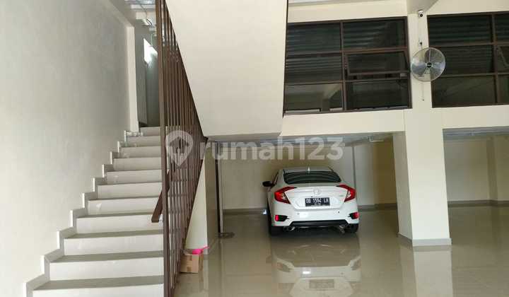 3 Unit Row House Suitable for Business 2