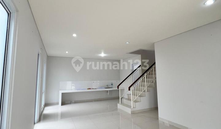 Disewakan Rumah Siap Huni Letak Di Hoek Boston Village Gading Serpong 2