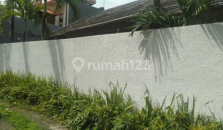 When translating from Indonesian to English, I can assist you with various texts, including property-related documents, contracts, descriptions, and more. Please provide the Indonesian text you'd like translated, and I'll give you the accurate English version.