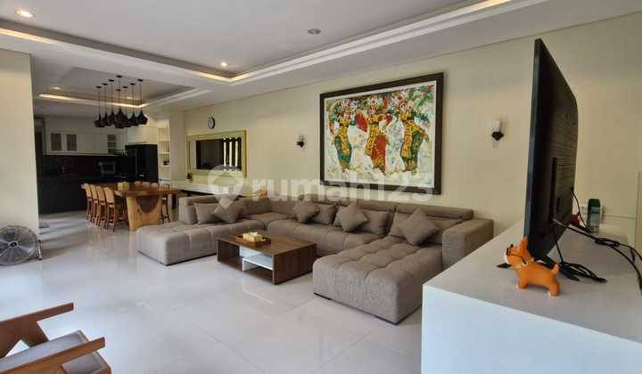 Villa 2 lantai Lokasi Dekat Jln Bumbak Kerobokan Villa 2 lantai Lokasi Dekat Jln Bumbak Kerobokan