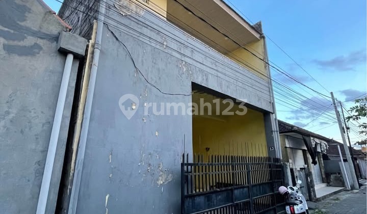 Di jual rumah 2 lantai Perlu renovasi & cat ulang Lokasi jl pulau moyo Denpasar selatan 2