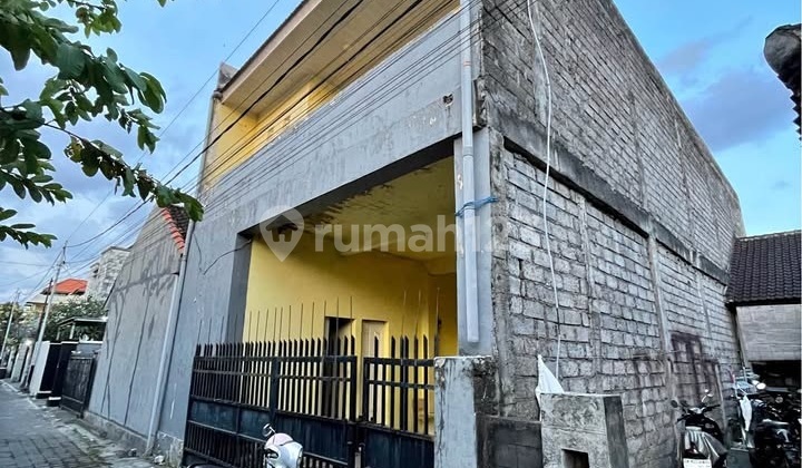 Di jual rumah 2 lantai Perlu renovasi & cat ulang Lokasi jl pulau moyo Denpasar selatan