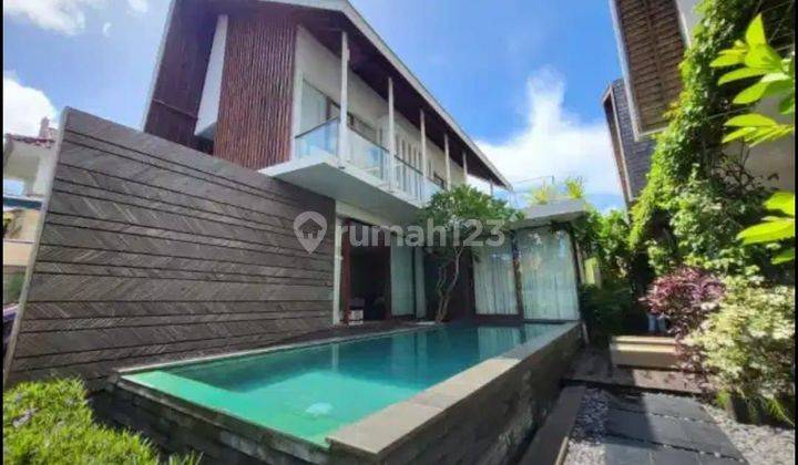 Exquisite 5 Bedrooms Villa In Puri Gading Complex 2