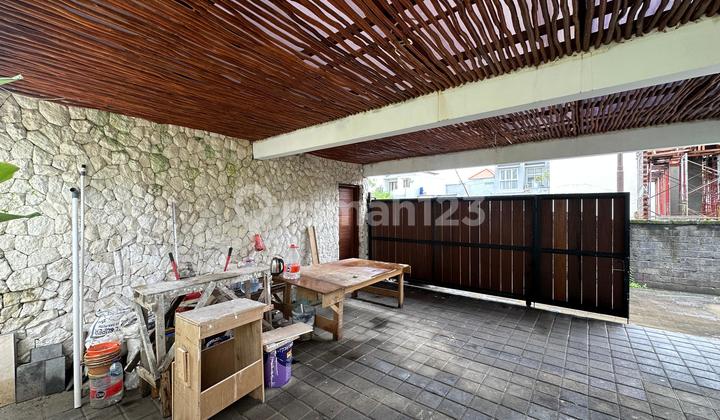 Modern villa in Sanur close to Denpasar city center, just 5 minutes to Renon and 10 minutes to Sanur beach.