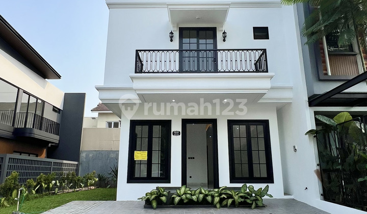Luxury American Classic House 220m2 4+1BR SHM at The Icon BSD City Luxury American Classic House 220m2 4+1BR SHM at The Icon BSD City